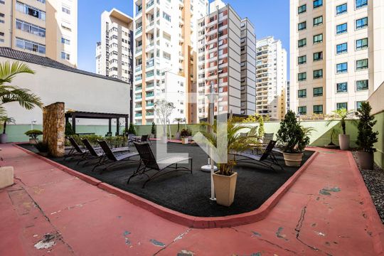 Área comum - Piscina de apartamento para alugar com 1 quarto, 32m² em Pinheiros, São Paulo