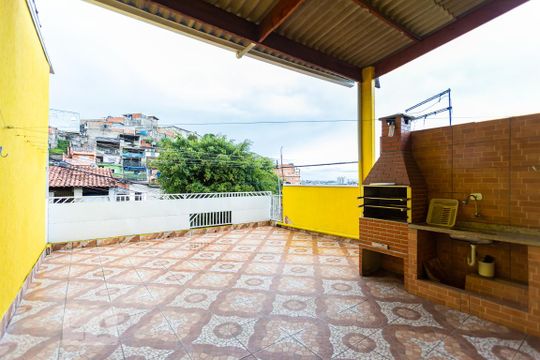 Quintal de casa à venda com 3 quartos, 110m² em Padroeira, Osasco