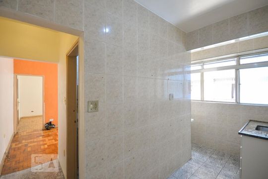 Cozinha de apartamento para alugar com 1 quarto, 42m² em Liberdade, São Paulo