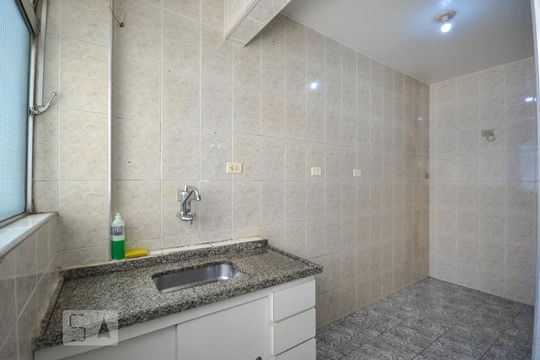 Cozinha de apartamento para alugar com 1 quarto, 42m² em Liberdade, São Paulo