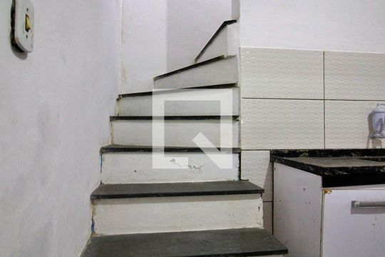 Escada de casa para alugar com 2 quartos, 65m² em Vila Joao Ramalho, Santo André