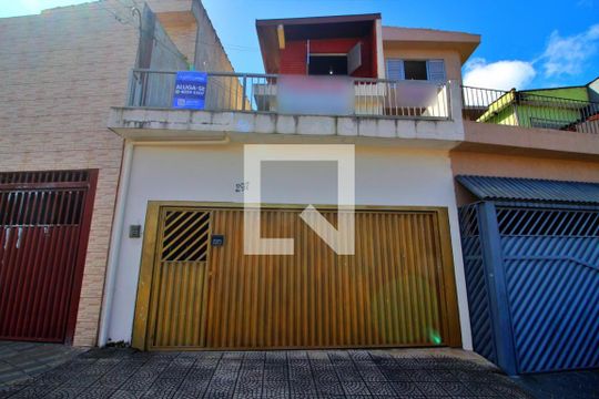Fachada de casa para alugar com 2 quartos, 65m² em Vila Joao Ramalho, Santo André