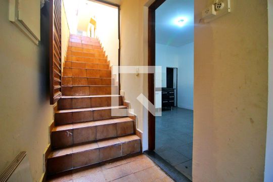 Escada de casa para alugar com 2 quartos, 65m² em Vila Joao Ramalho, Santo André