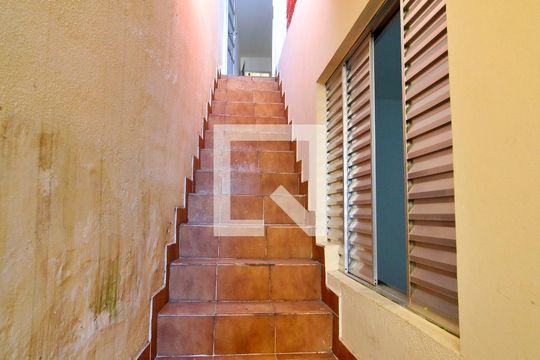 Escada de casa para alugar com 2 quartos, 200m² em Vila Joao Ramalho, Santo André