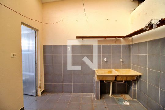 Área de Serviço de casa para alugar com 2 quartos, 200m² em Vila Joao Ramalho, Santo André