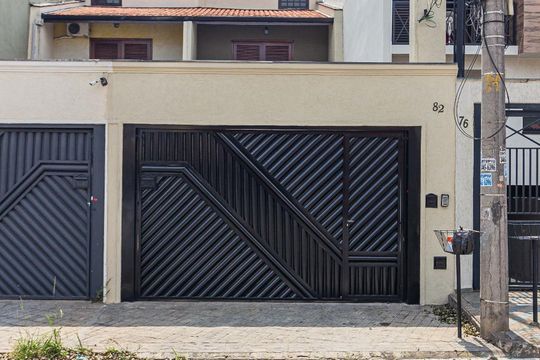 Fachada  de casa à venda com 3 quartos, 227m² em Vila Curuçá, Santo André
