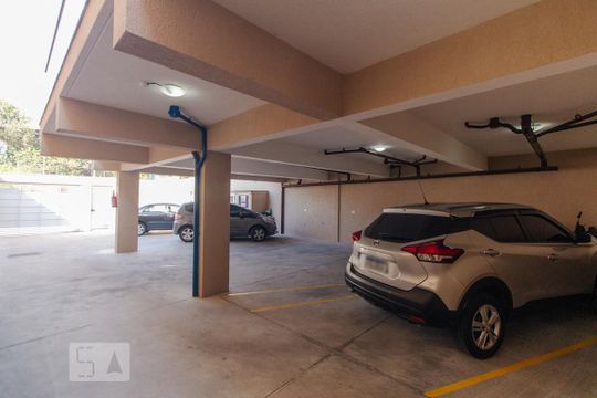 Garagem de apartamento para alugar com 2 quartos, 44m² em Vila Antonieta, São Paulo