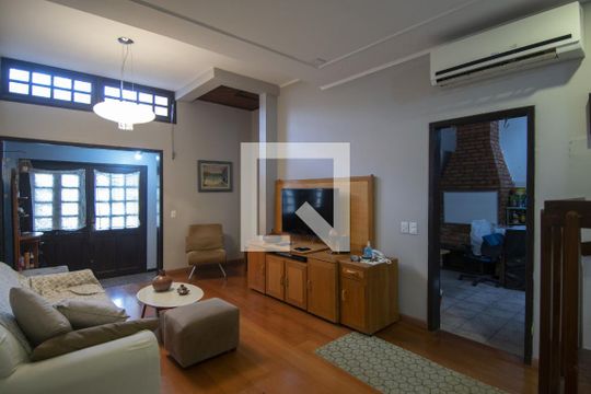 Sala 1 de casa à venda com 3 quartos, 150m² em Passo da Areia, Porto Alegre