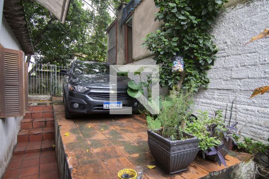Garagem de casa à venda com 3 quartos, 150m² em Passo da Areia, Porto Alegre