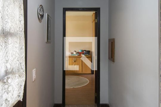 Corredor de casa à venda com 3 quartos, 150m² em Passo da Areia, Porto Alegre