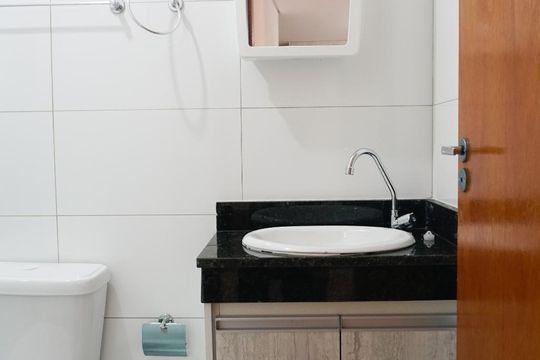 Banheiro de apartamento para alugar com 2 quartos, 41m² em Parque Boturussu, São Paulo
