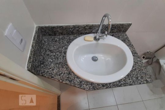 Banheiro de apartamento para alugar com 1 quarto, 34m² em Vila Santa Clara, São Paulo