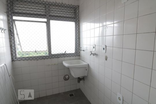 Area de serviço  de apartamento para alugar com 2 quartos, 47m² em Vila Carlos de Campos, São Paulo