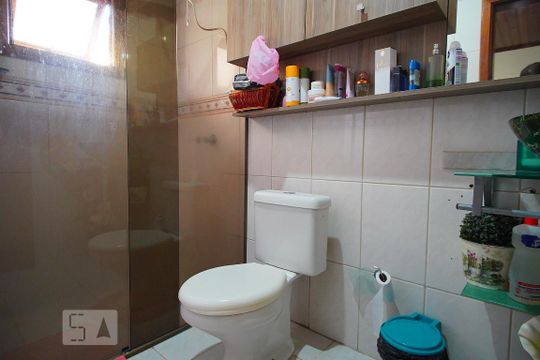 Banheiro de casa de condomínio à venda com 3 quartos, 159m² em Protásio Alves, Porto Alegre