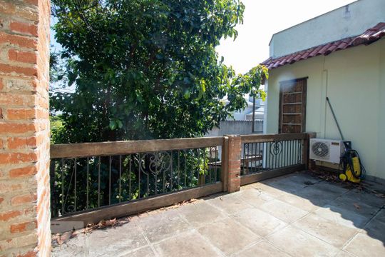 Varanda da Suíte 3 de casa à venda com 3 quartos, 380m² em Vila Jardim, Porto Alegre