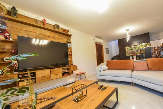 Sala de Estar de casa à venda com 2 quartos, 120m² em Vila Cordeiro, São Paulo