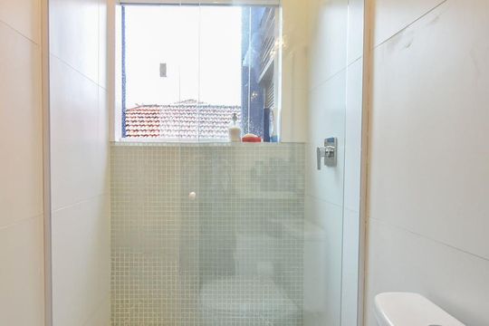 Banheiro Suíte 01 de casa para alugar com 2 quartos, 120m² em Vila Cordeiro, São Paulo