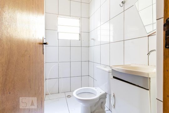 Banheiro  de casa para alugar com 1 quarto, 30m² em Jardim Miriam, São Paulo
