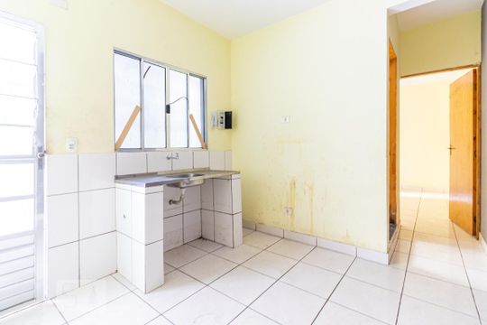 Cozinha de casa para alugar com 1 quarto, 30m² em Jardim Miriam, São Paulo