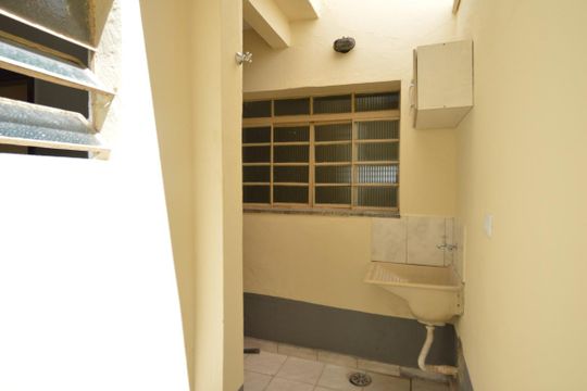 Área de serviço de casa para alugar com 2 quartos, 150m² em Chácara Califórnia, São Paulo