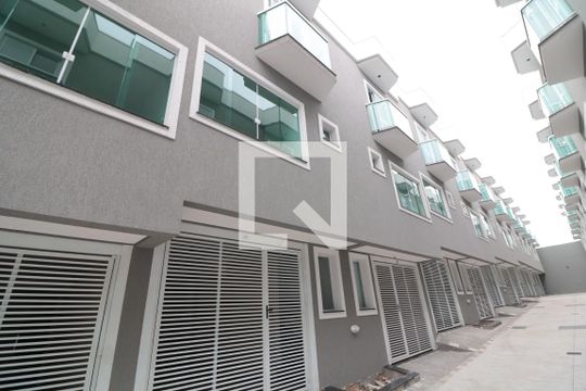 Fachada do bloco de casa de condomínio para alugar com 2 quartos, 83m² em Penha de França, São Paulo