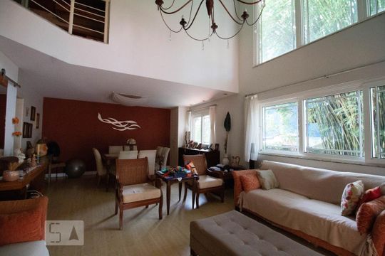 Sala de casa de condomínio à venda com 4 quartos, 256m² em São Francisco, Niterói