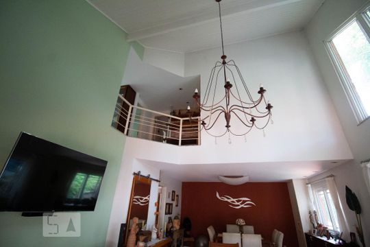 Sala de casa de condomínio à venda com 4 quartos, 256m² em São Francisco, Niterói