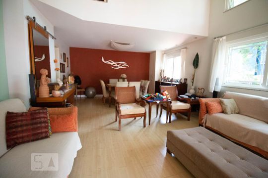 Sala de casa de condomínio à venda com 4 quartos, 256m² em São Francisco, Niterói