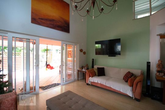 Sala de casa de condomínio à venda com 4 quartos, 256m² em São Francisco, Niterói