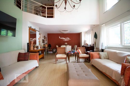 Sala de casa de condomínio à venda com 4 quartos, 256m² em São Francisco, Niterói