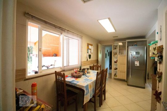 Cozinha de casa de condomínio à venda com 4 quartos, 256m² em São Francisco, Niterói