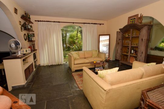 Casa para alugar com 5 quartos, 700m² em Jardim Virginia, Guarujá