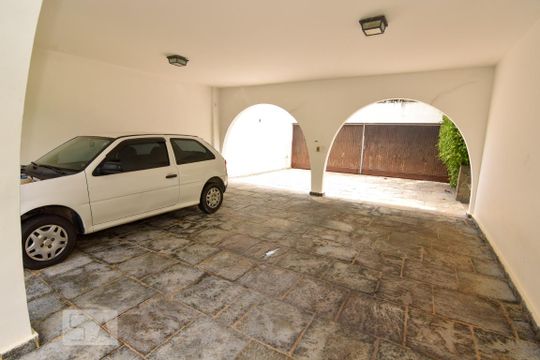 Garagem de casa para alugar com 5 quartos, 700m² em Jardim Virginia, Guarujá