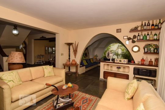 Sala de casa para alugar com 5 quartos, 700m² em Jardim Virginia, Guarujá