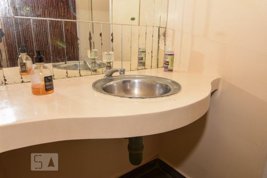Lavabo de casa para alugar com 5 quartos, 700m² em Jardim Virginia, Guarujá