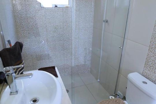 Banheiro da Suíte 2 de casa para alugar com 6 quartos, 320m² em Vila Paranagua, São Paulo