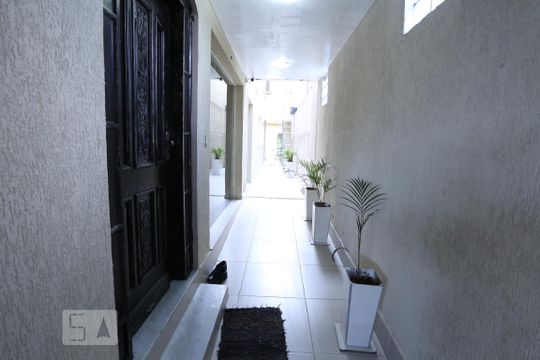 Corredor de casa para alugar com 6 quartos, 320m² em Vila Paranagua, São Paulo