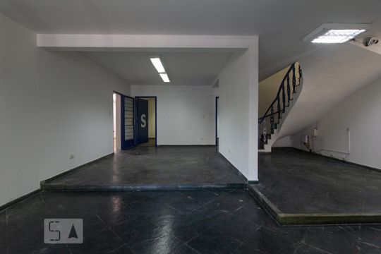 Casa à venda com 6 quartos, 240m² em Vila Tramontano, São Paulo