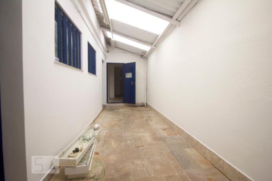 Corredor de casa à venda com 6 quartos, 240m² em Vila Tramontano, São Paulo
