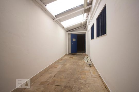 Corredor de casa à venda com 6 quartos, 240m² em Vila Tramontano, São Paulo
