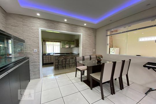 Sala de Jantar de casa à venda com 2 quartos, 117m² em São José, Novo Hamburgo