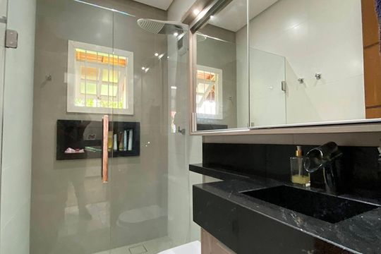 Banheiro  de casa à venda com 2 quartos, 117m² em São José, Novo Hamburgo