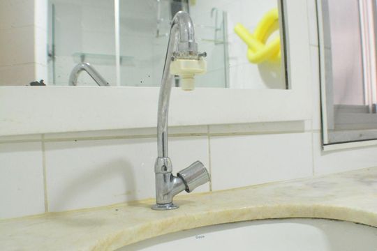 Banheiro Social de apartamento para alugar com 2 quartos, 63m² em Armação, Salvador