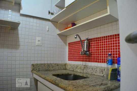 Cozinha de apartamento para alugar com 2 quartos, 63m² em Armação, Salvador