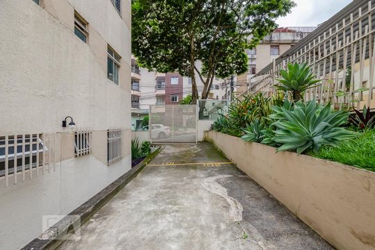 Garagem de apartamento para alugar com 2 quartos, 70m² em Caiçara-adelaide, Belo Horizonte