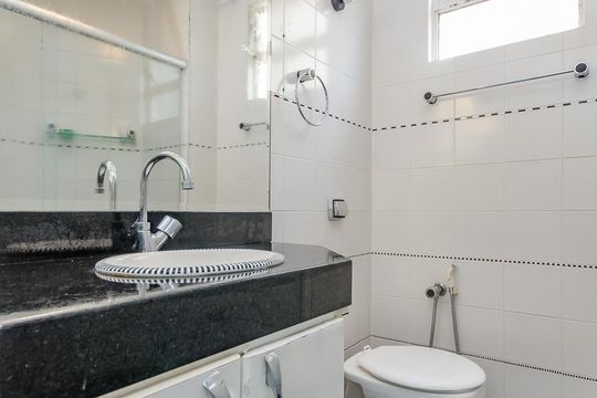 Banheiro Social de apartamento para alugar com 2 quartos, 70m² em Caiçara-adelaide, Belo Horizonte
