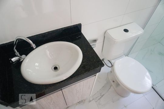 Banheiro de apartamento para alugar com 2 quartos, 41m² em Parque Boturussu, São Paulo