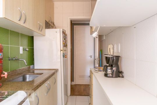 Cozinha de apartamento para alugar com 2 quartos, 64m² em Perdizes, São Paulo