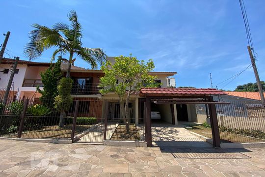 Fachada de casa à venda com 3 quartos, 239m² em Pinheiro, São Leopoldo