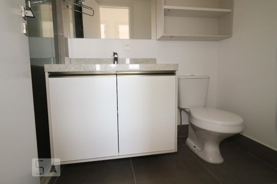Banheiro Social de apartamento para alugar com 3 quartos, 77m² em Navegantes, Porto Alegre